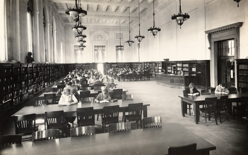 The first floor of the new Library opened on January 6, 1925, and a month later, the rest of the building
opened to the public. The building had a capacity of 150,000 volumes and seating for serval hundred
patrons. With this new space, many of the departmental libraries established in 1913 were closed. Thebooks were moved to the new Library to facilitate centralized library services.