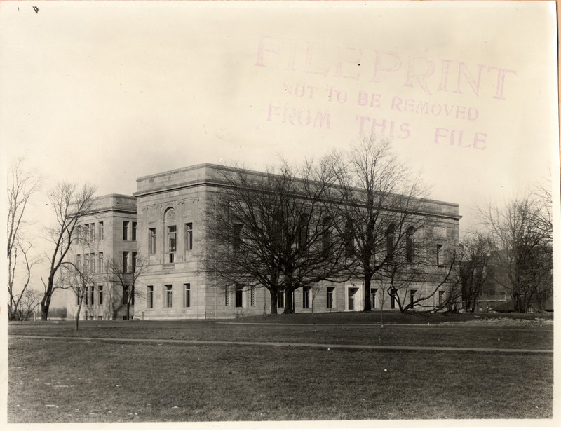 The first floor of the new Library opened on January 6, 1925, and a month later, the rest of the building
opened to the public. The building had a capacity of 150,000 volumes and seating for serval hundred
patrons. With this new space, many of the departmental libraries established in 1913 were closed. The books were moved to the new Library to facilitate centralized library services.